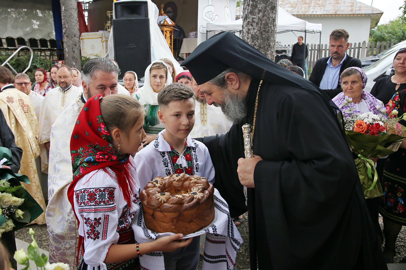 Foto: Flavius Popa Parohia Străteni din județul Botoșani are, începând de astăzi, o casă socială nouă. Așezământul, binecuvântat de PS Nichifor Botoșăneanul