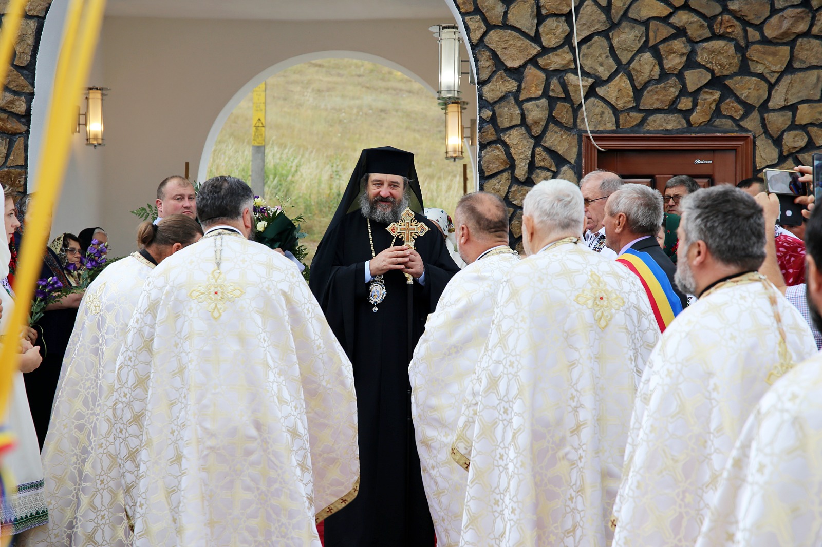 Foto: Flavius Popa Parohia Străteni din județul Botoșani are, începând de astăzi, o casă socială nouă. Așezământul, binecuvântat de PS Nichifor Botoșăneanul