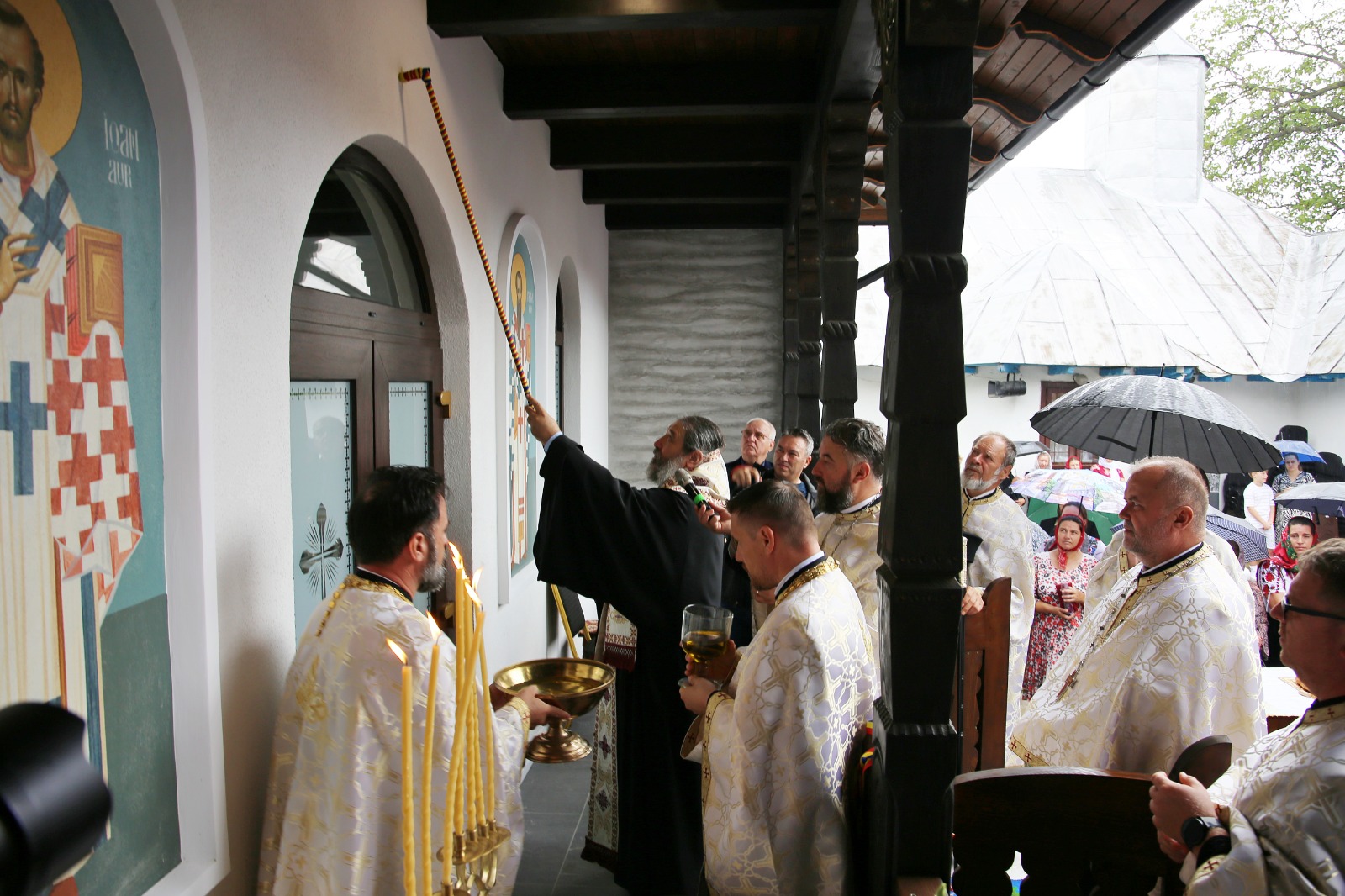 Parohia Străteni din județul Botoșani are, începând de astăzi, o casă socială nouă. Așezământul, binecuvântat de PS Nichifor Botoșăneanul