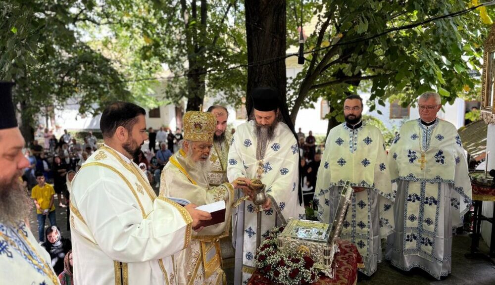 Sfințirea raclei cu sfintele moaște ale Sfântului Iustin Martirul și Filosoful Sfințirea raclei cu sfintele moaște ale Sfântului Iustin Martirul și Filosoful
