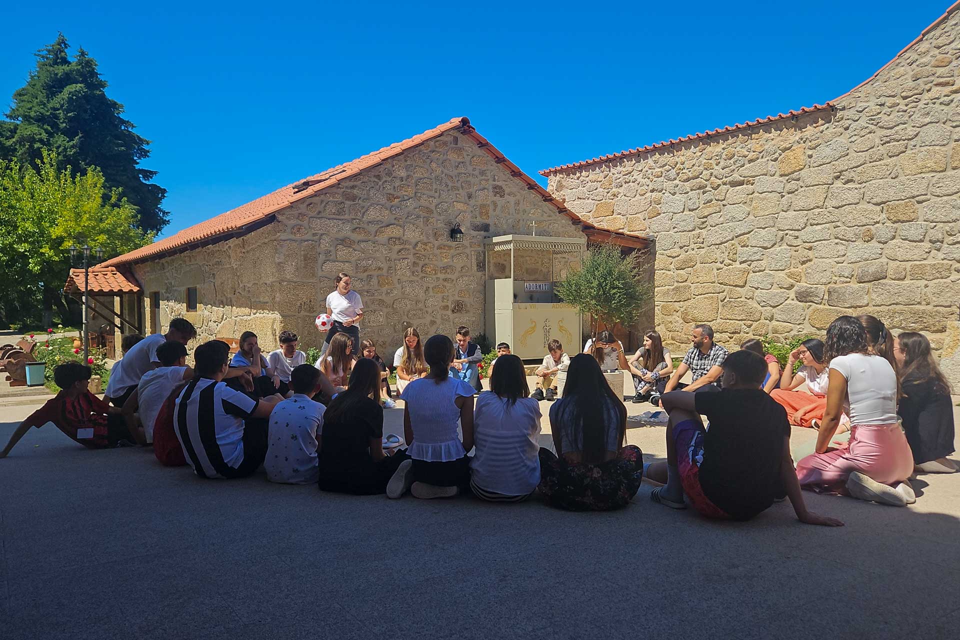 Tabăra Tinerilor Ortodocși Români din Portugalia „Drumul Sfintelor Tradiții” a ajuns la final