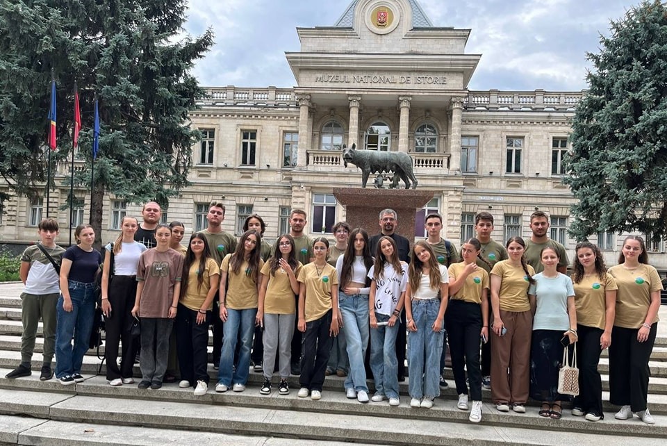 „Tradiții și mesteșuguri străvechi pe cele două maluri ale Prutului”