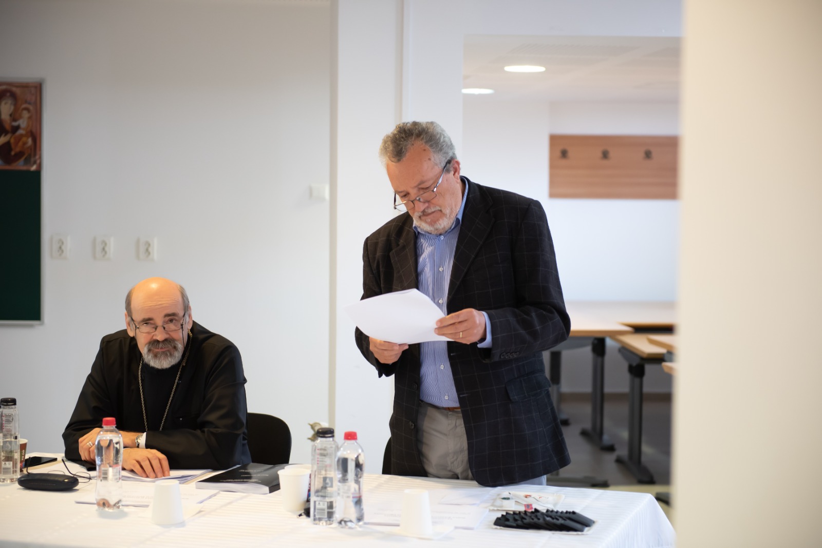 O teză de doctorat care vorbește despre importanța dialogului interdisciplinar dintre filosofie și teologie, notată joi cu „Summa cum laude”