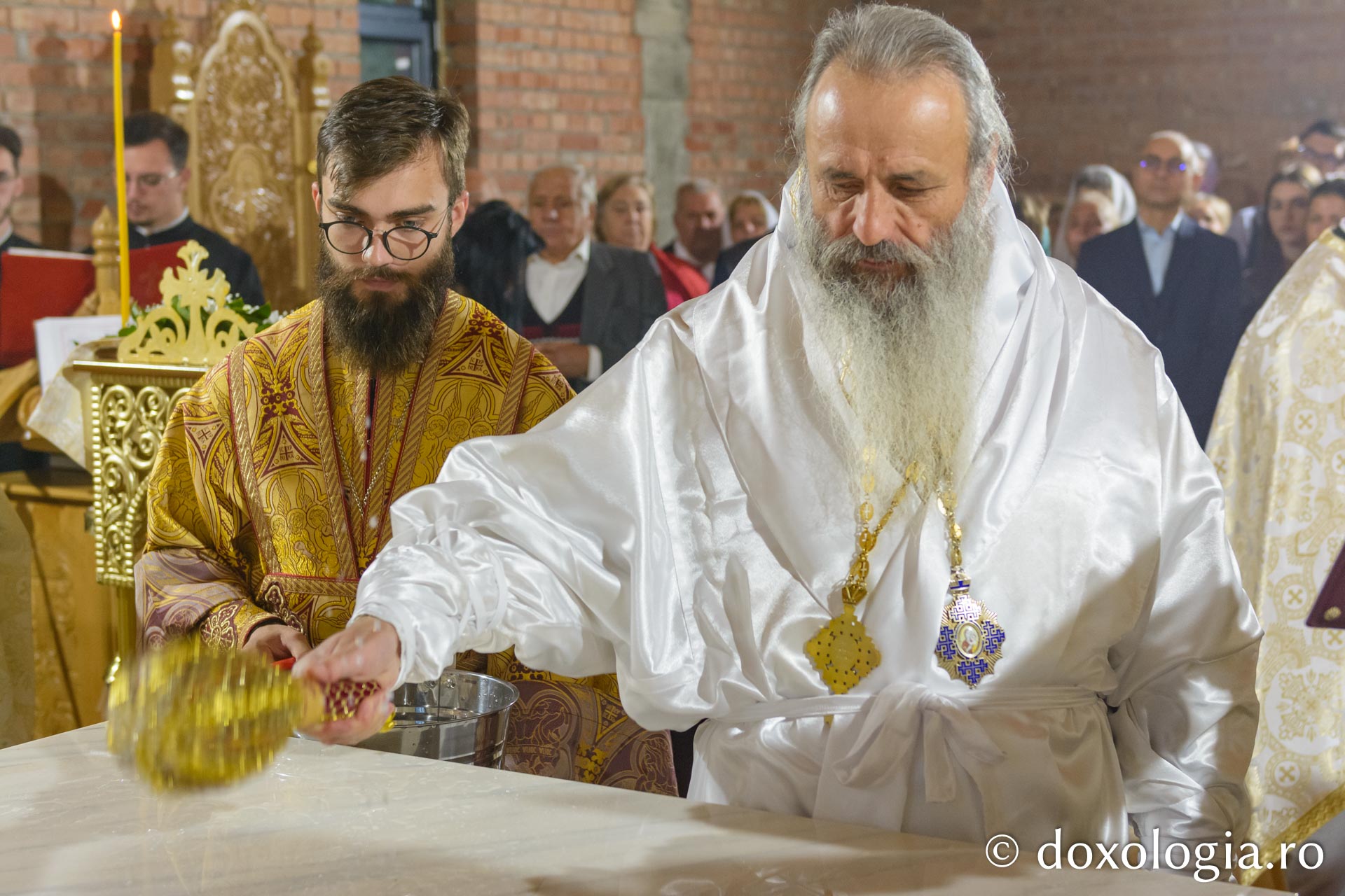 Altarul Bisericii „Sfinții Părinți Ioachim și Ana” din  Moara de Vânt a fost sfințit de Părintele Mitropolit Teofan