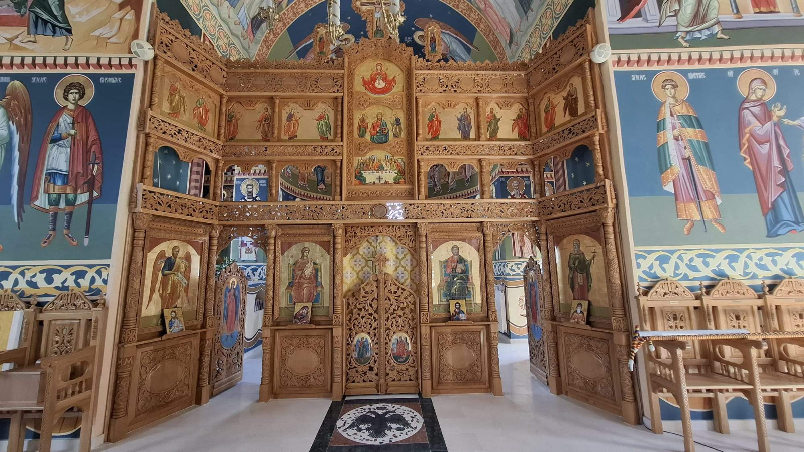 Altarul Bisericii Parohiei Bicazu Ardelean 1