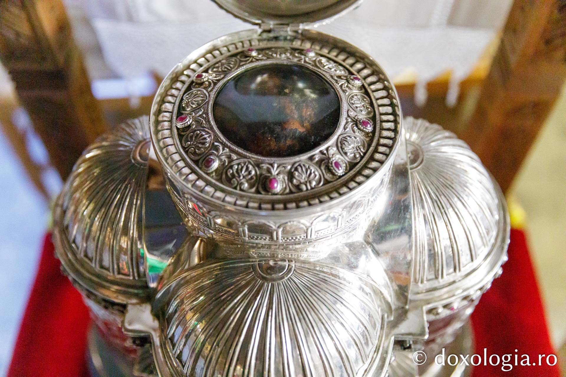 Cinstitul cap al Sfintei Mucenițe Irina / Foto: pr. Silviu Cluci Cinstitul cap al Sfintei Mucenițe Irina