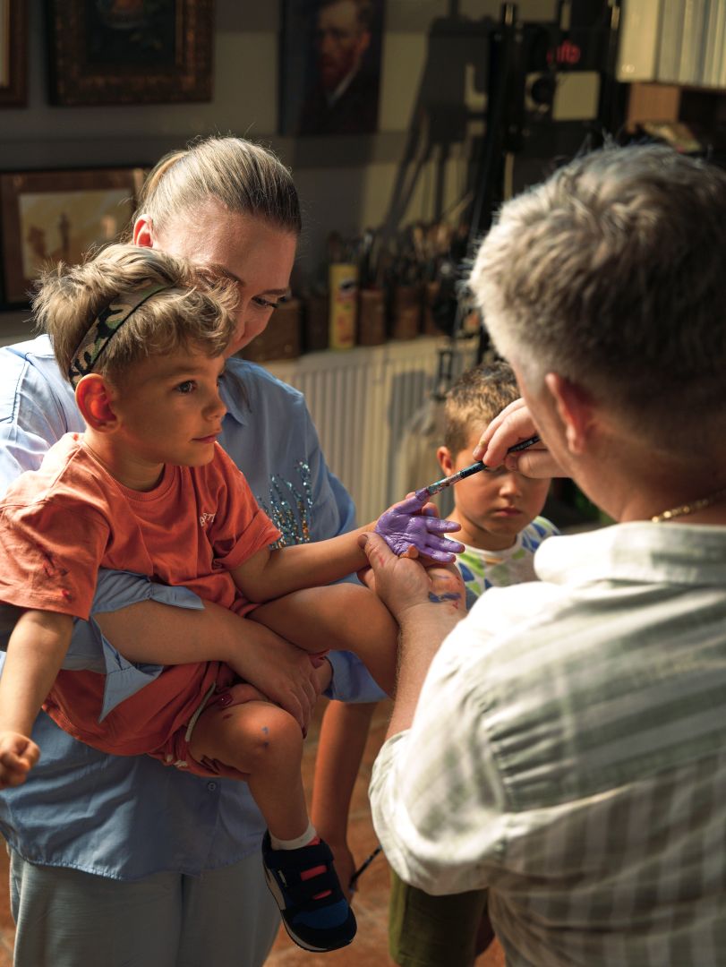 Arta care vindecă: portretul lui Eric Ciocan