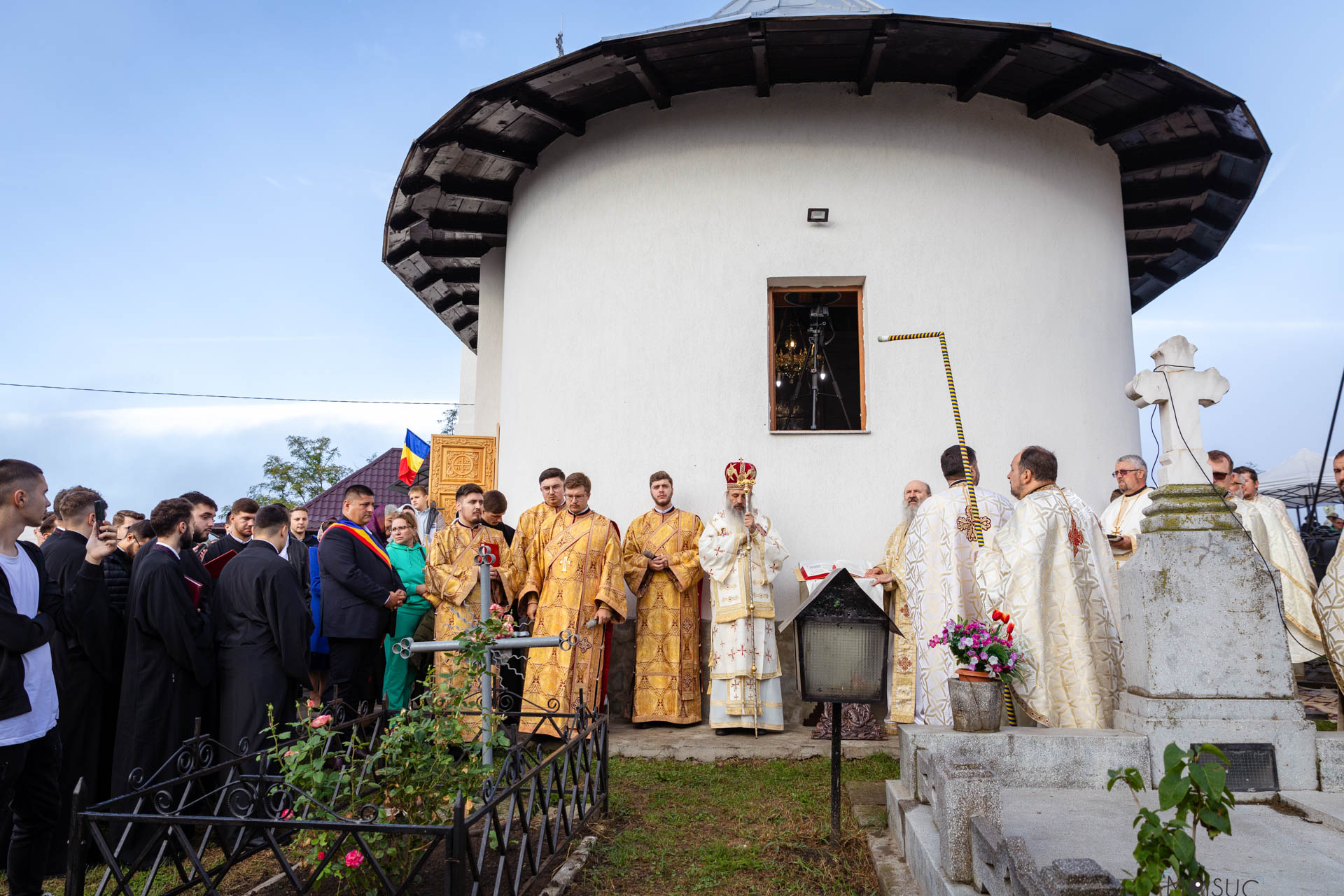 Biserica din satul Arama, care datează din 1836, a primit din veșmânt nou de har