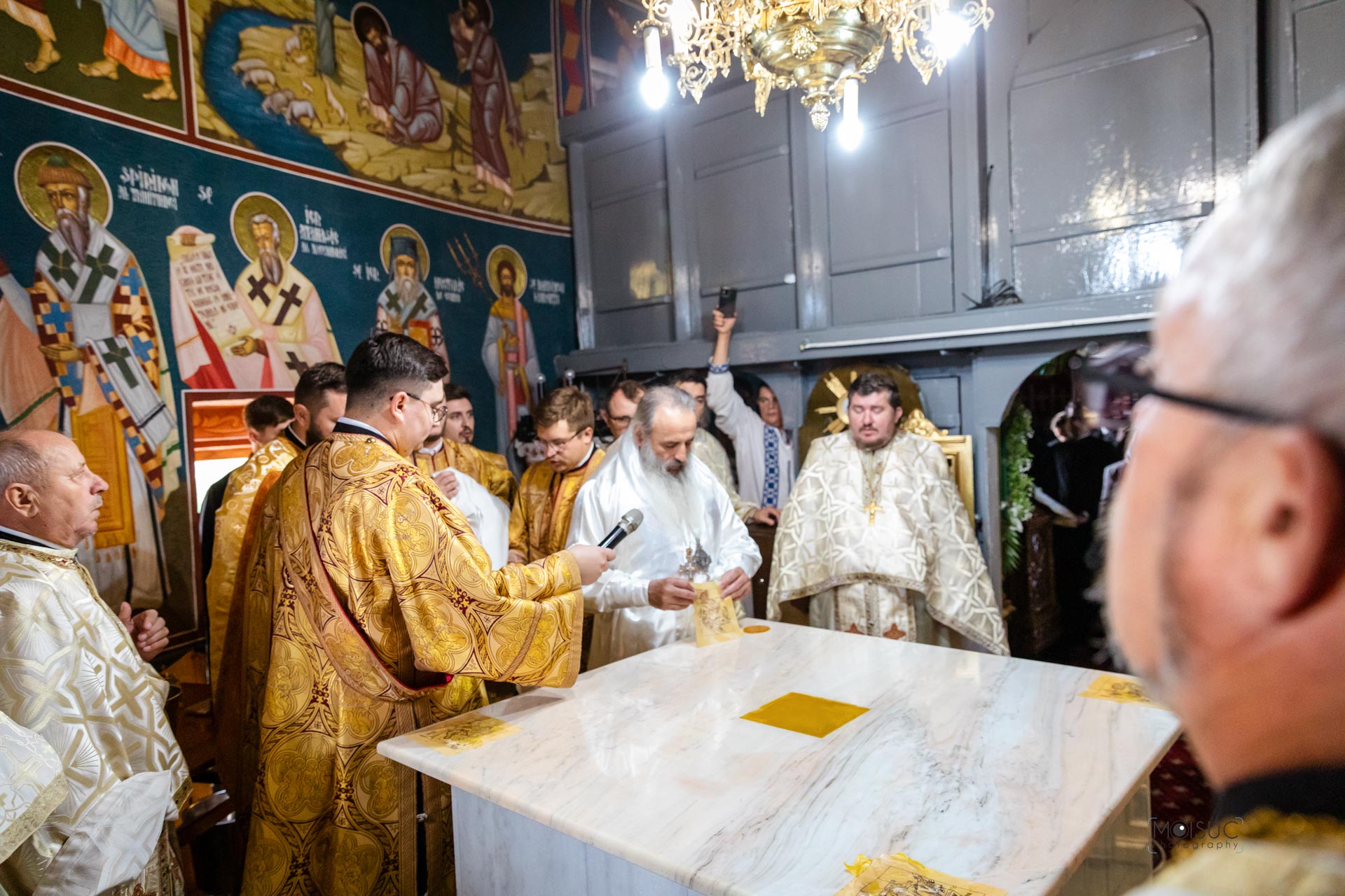 Biserica din satul Arama, care datează din 1836, a primit din veșmânt nou de har