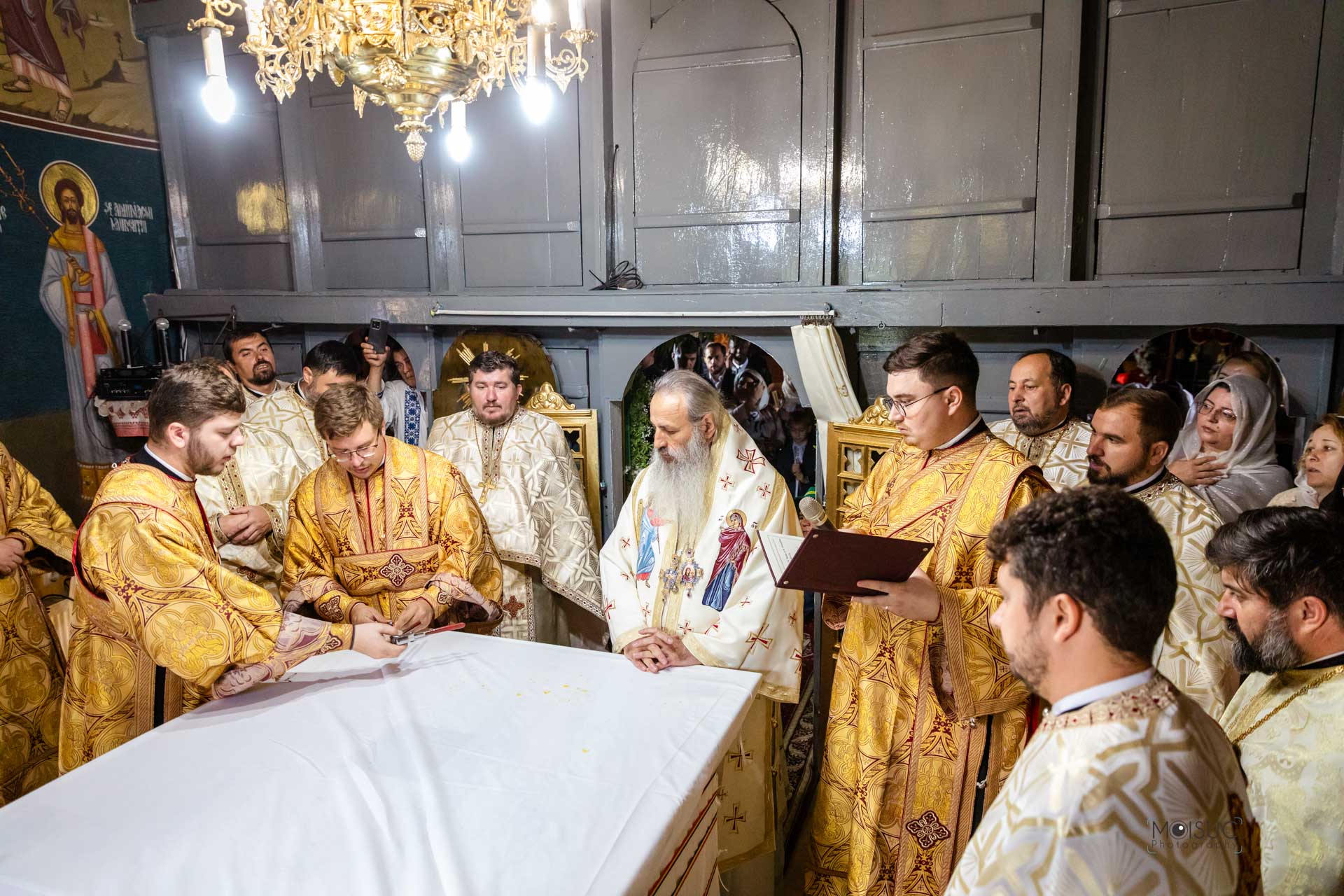 Biserica din satul Arama, care datează din 1836, a primit din veșmânt nou de har