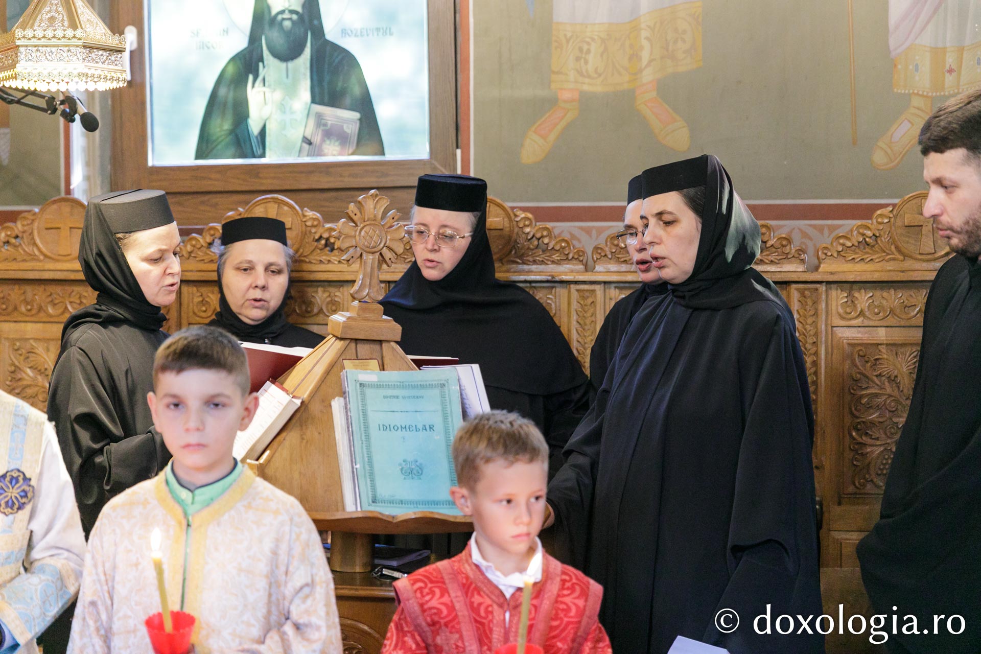 Hram la parohia Curături