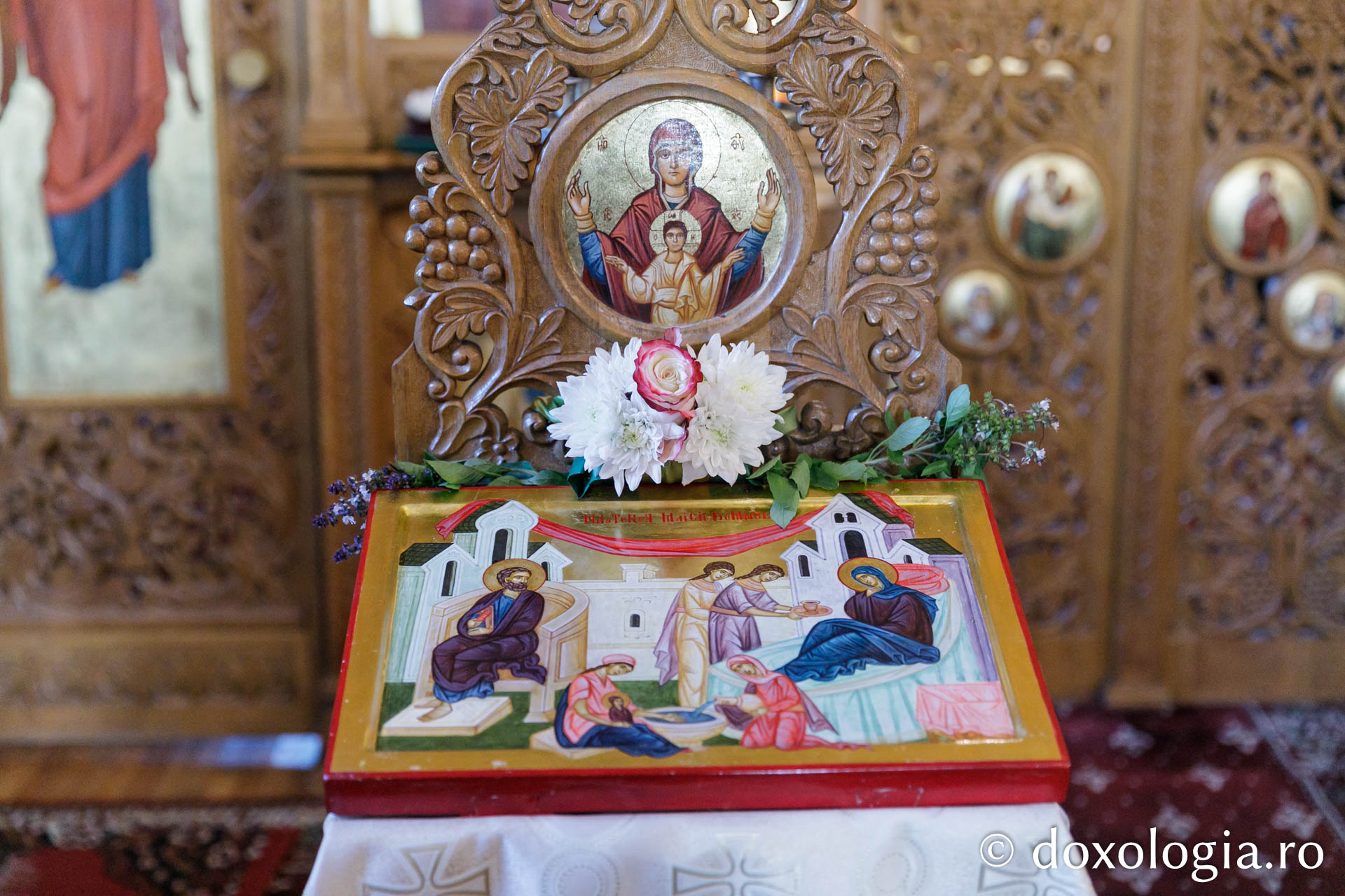 Hram la parohia Curături