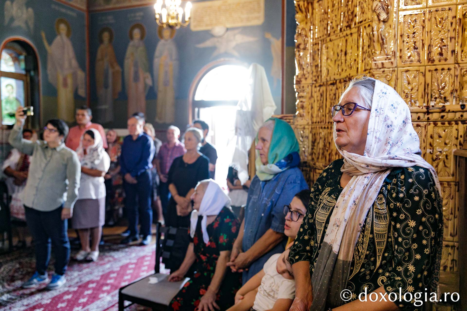 Hram la parohia Curături