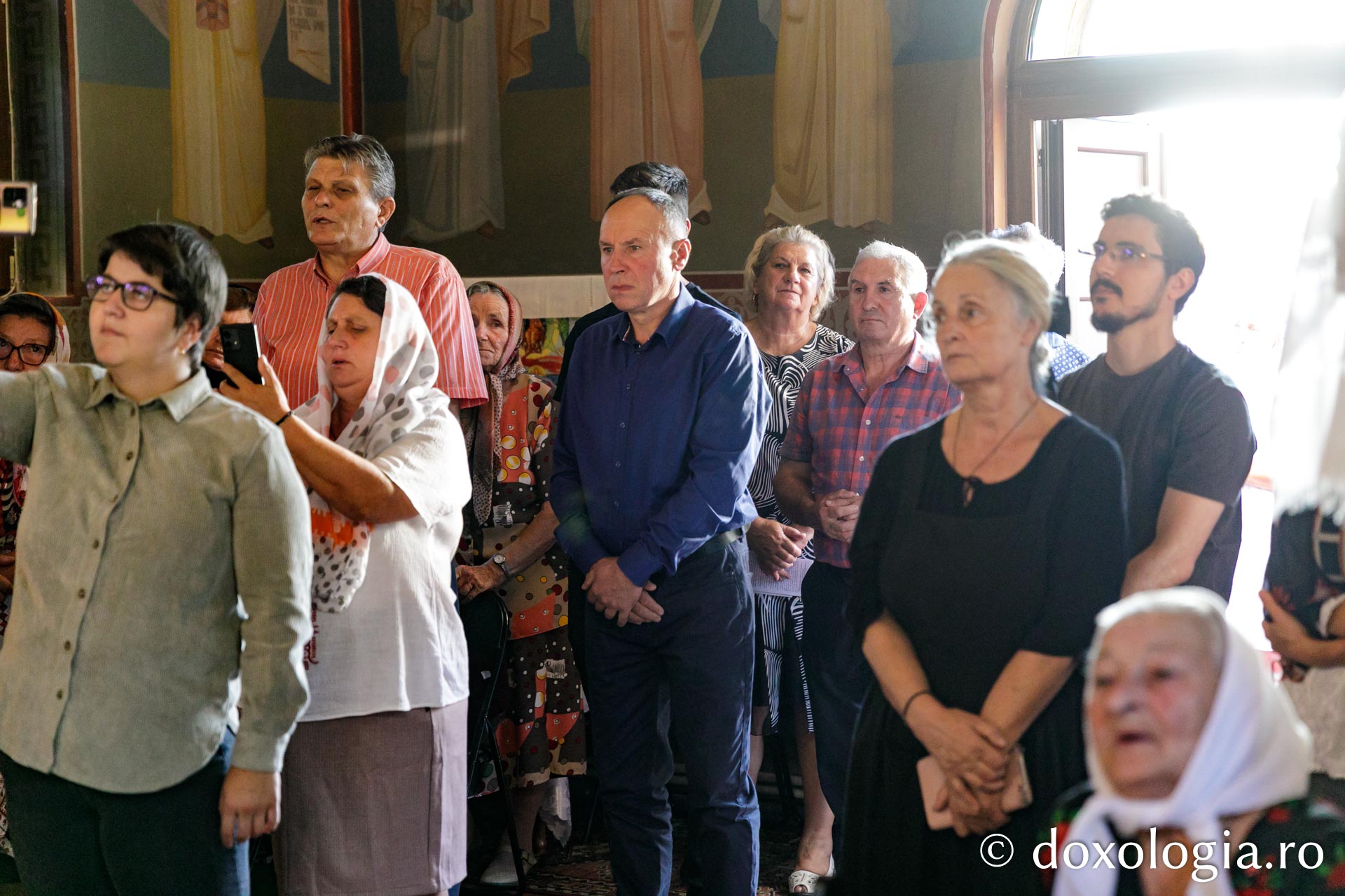 Hram la parohia Curături