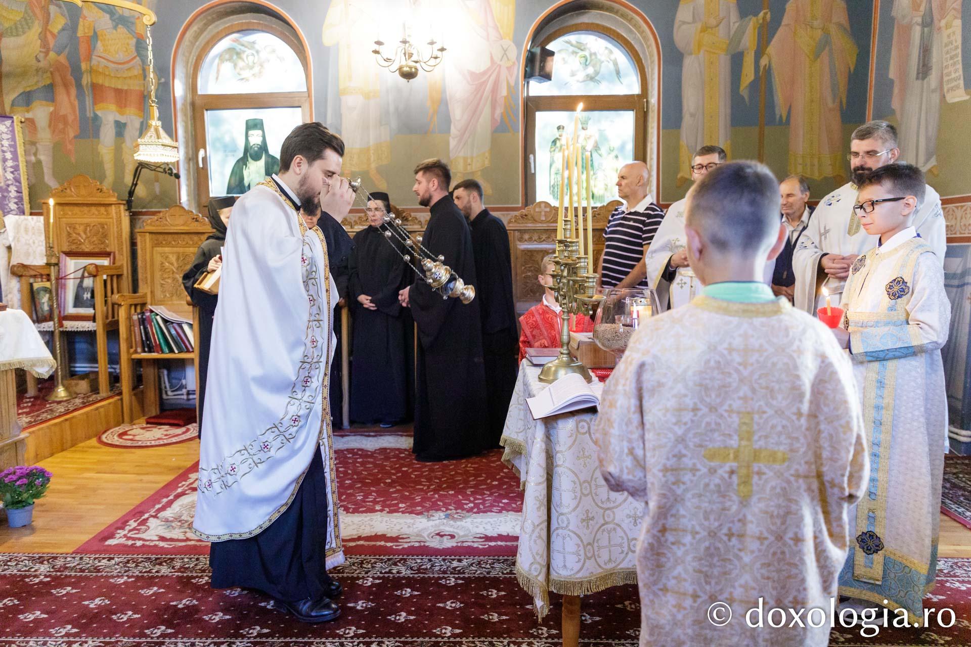 Hram la parohia Curături