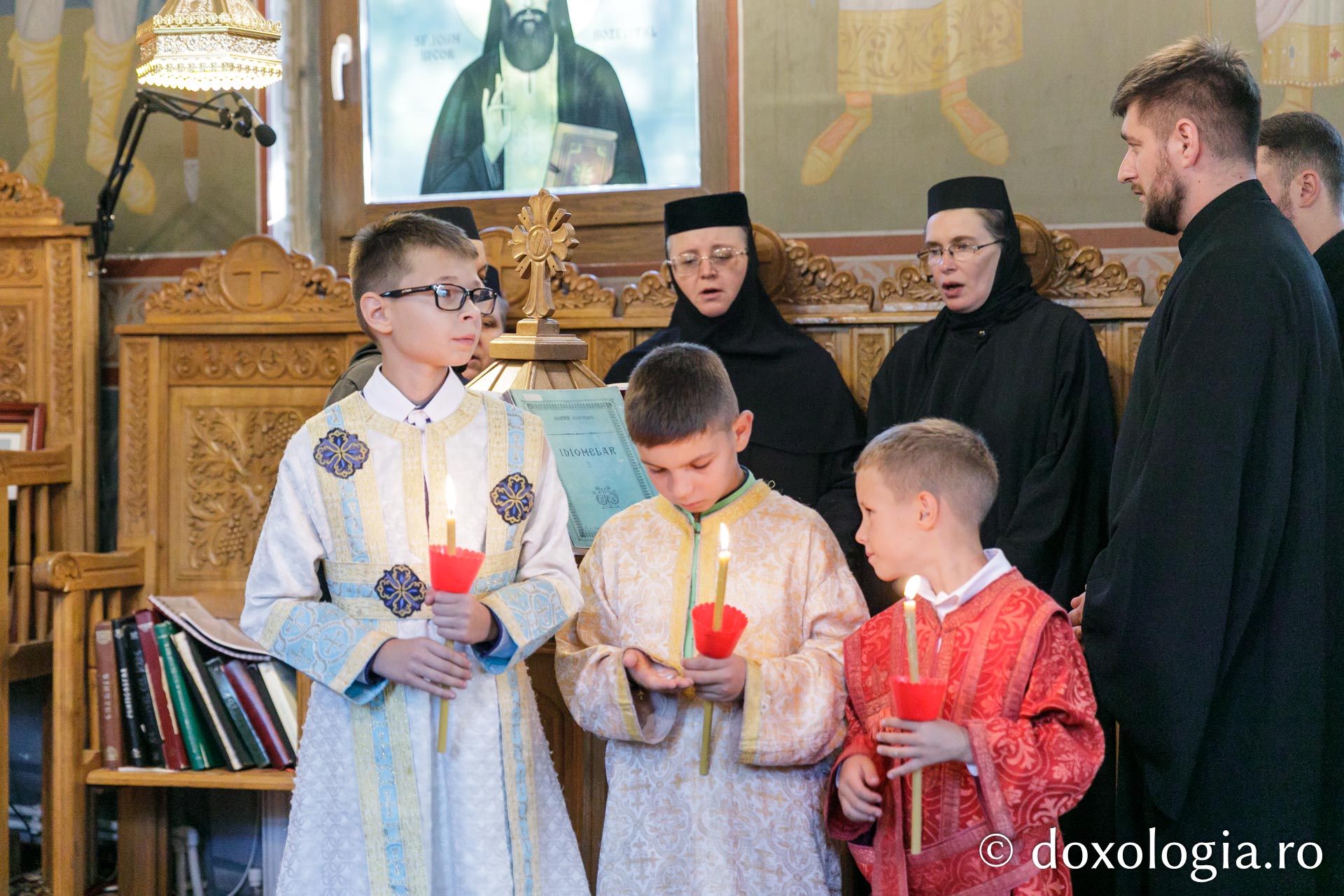 Hram la parohia Curături