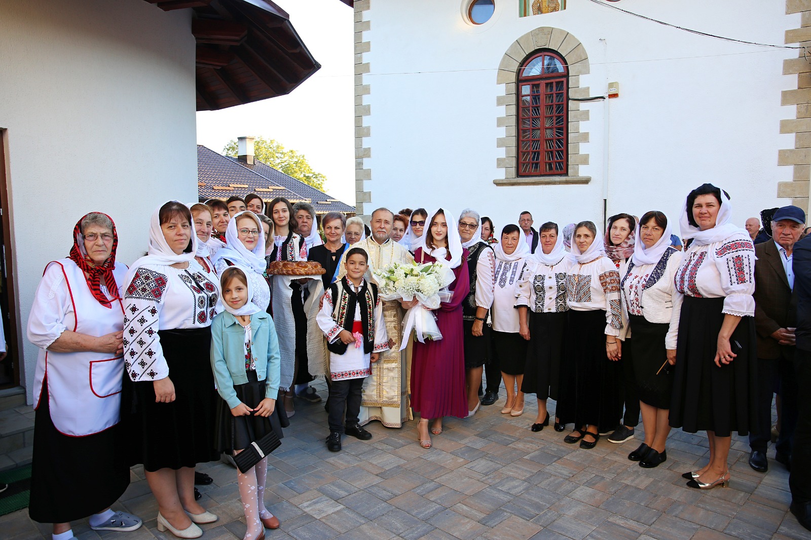 Paraclisul Parohiei Valea Seacă a fost târnosit. IPS Teofan: „Suntem rânduiți de Dumnezeu pentru a fi iconomi în ceea ce privește familia proprie și țara”