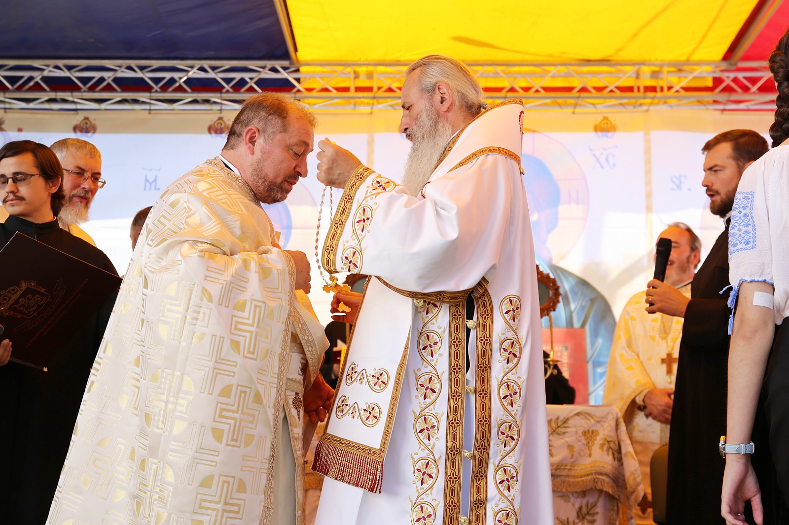 Paraclisul Parohiei Valea Seacă a fost târnosit. IPS Teofan: „Suntem rânduiți de Dumnezeu pentru a fi iconomi în ceea ce privește familia proprie și țara”