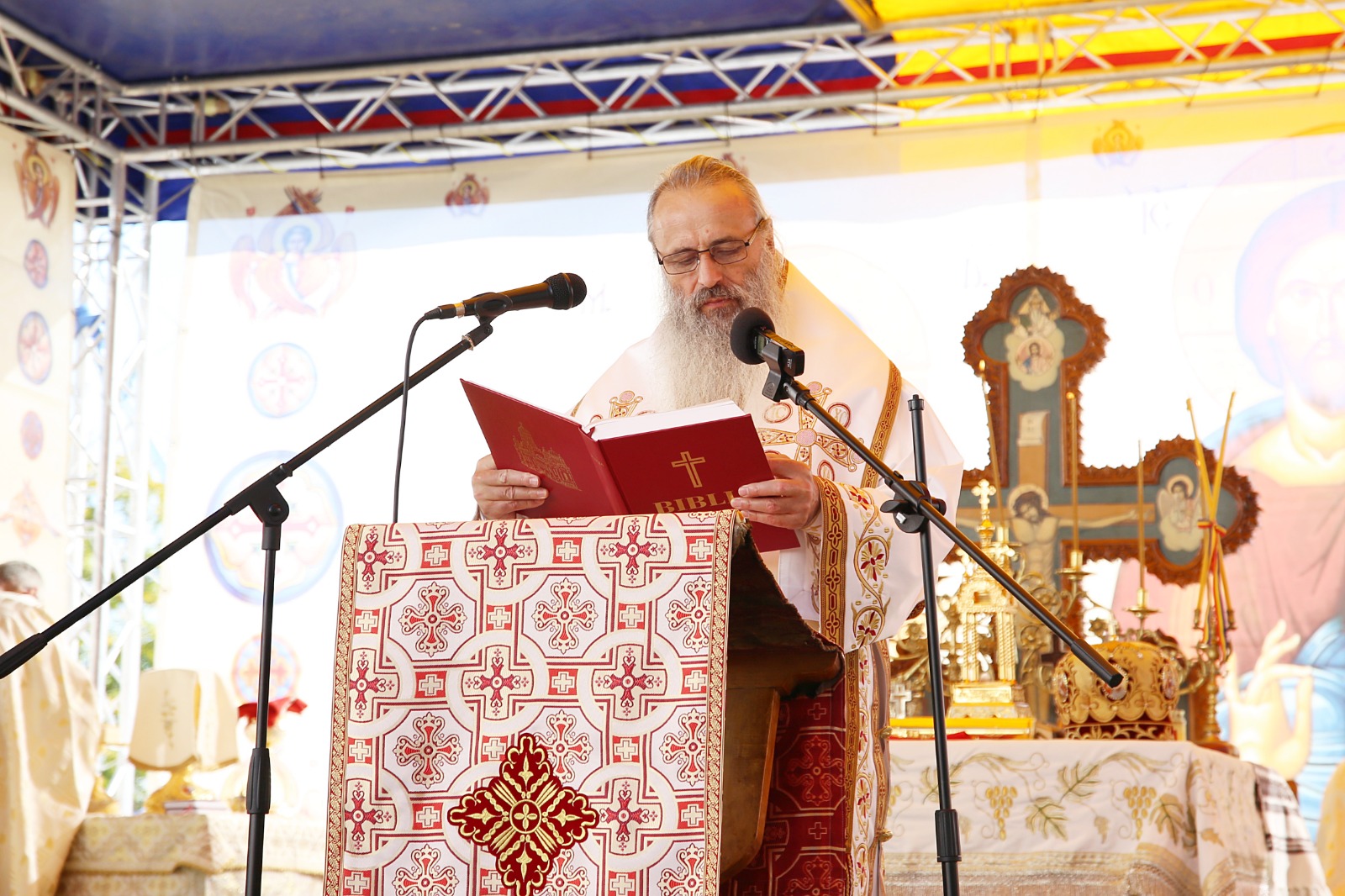 Paraclisul Parohiei Valea Seacă a fost târnosit. IPS Teofan: „Suntem rânduiți de Dumnezeu pentru a fi iconomi în ceea ce privește familia proprie și țara”