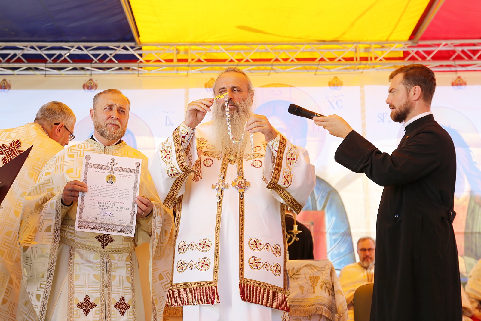 Paraclisul Parohiei Valea Seacă a fost târnosit. IPS Teofan: „Suntem rânduiți de Dumnezeu pentru a fi iconomi în ceea ce privește familia proprie și țara”