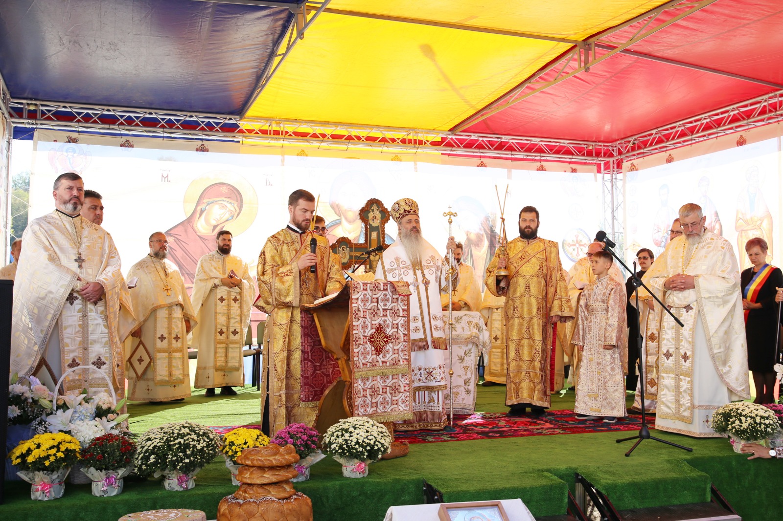 Paraclisul Parohiei Valea Seacă a fost târnosit. IPS Teofan: „Suntem rânduiți de Dumnezeu pentru a fi iconomi în ceea ce privește familia proprie și țara”