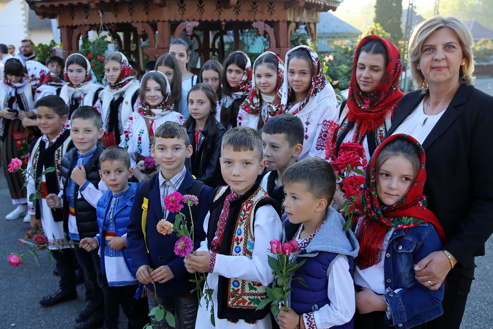 Paraclisul Parohiei Valea Seacă a fost târnosit. IPS Teofan: „Suntem rânduiți de Dumnezeu pentru a fi iconomi în ceea ce privește familia proprie și țara”