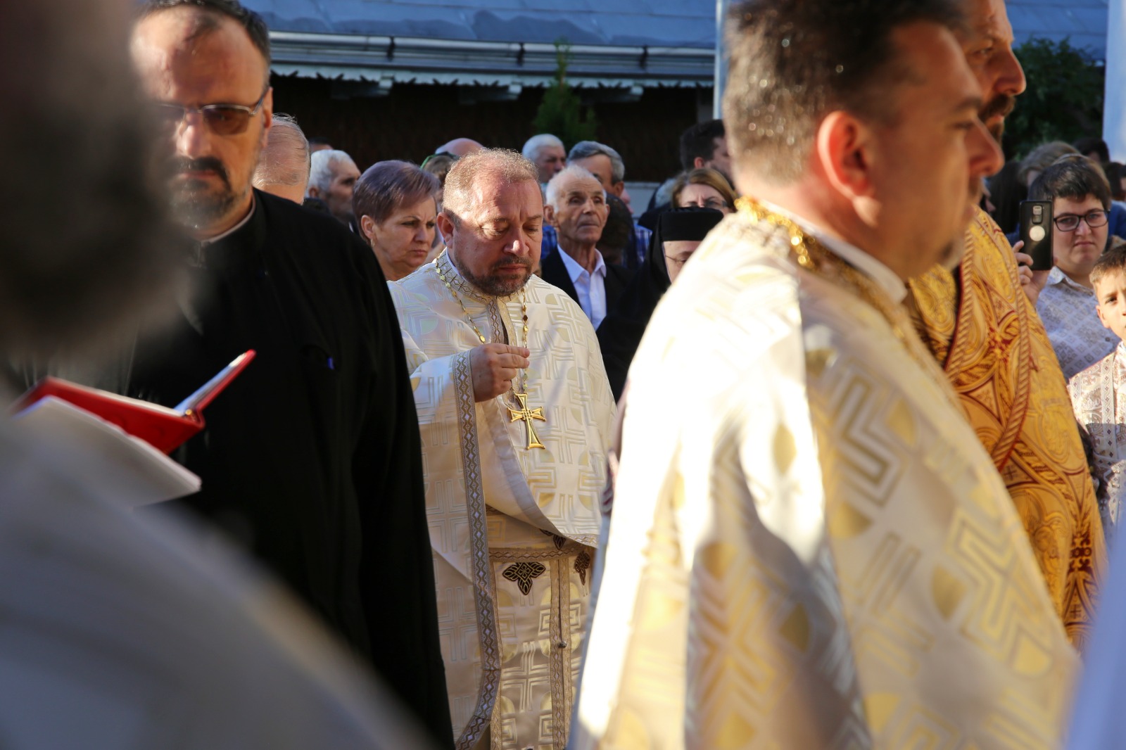 Paraclisul Parohiei Valea Seacă a fost târnosit. IPS Teofan: „Suntem rânduiți de Dumnezeu pentru a fi iconomi în ceea ce privește familia proprie și țara”