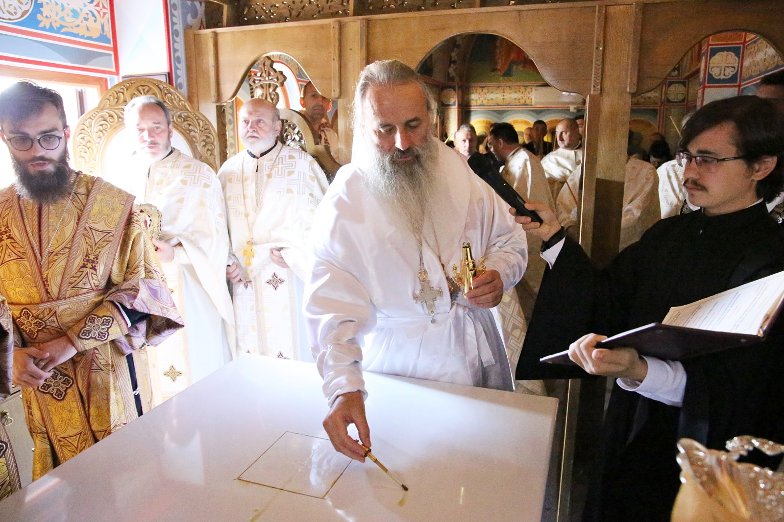 Paraclisul Parohiei Valea Seacă a fost târnosit. IPS Teofan: „Suntem rânduiți de Dumnezeu pentru a fi iconomi în ceea ce privește familia proprie și țara”