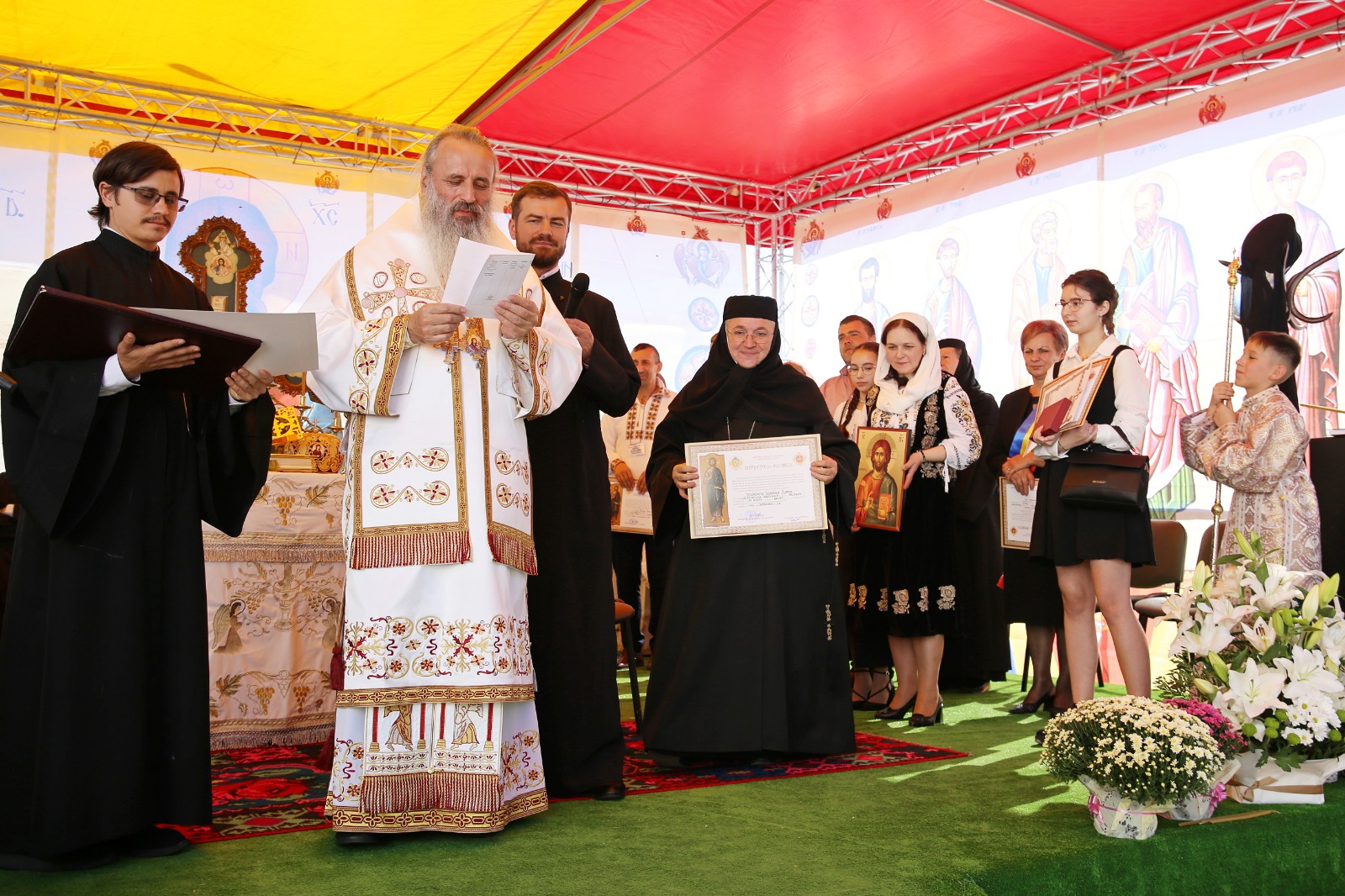 Paraclisul Parohiei Valea Seacă a fost târnosit. IPS Teofan: „Suntem rânduiți de Dumnezeu pentru a fi iconomi în ceea ce privește familia proprie și țara”