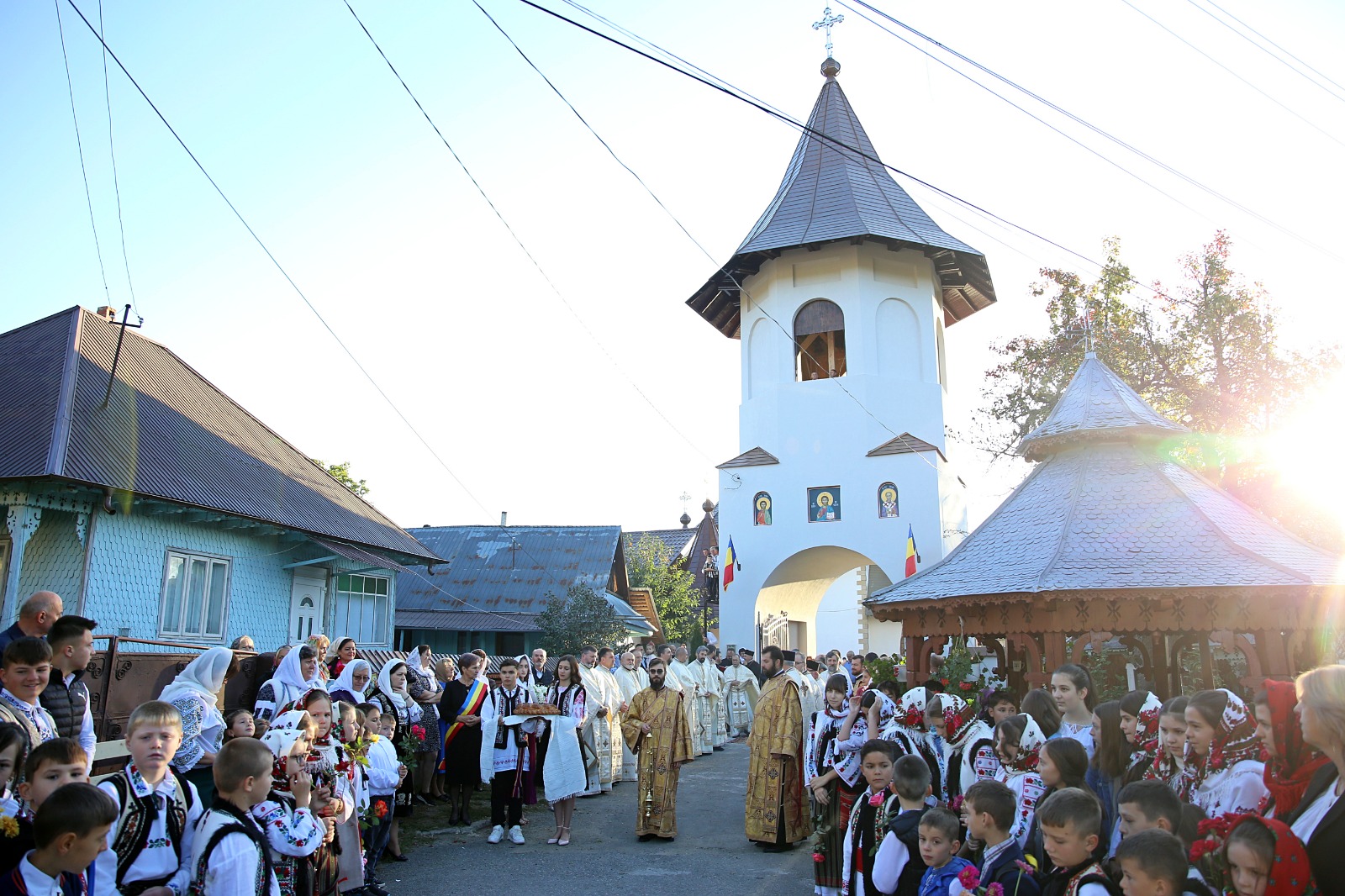 Paraclisul Parohiei Valea Seacă a fost târnosit. IPS Teofan: „Suntem rânduiți de Dumnezeu pentru a fi iconomi în ceea ce privește familia proprie și țara”