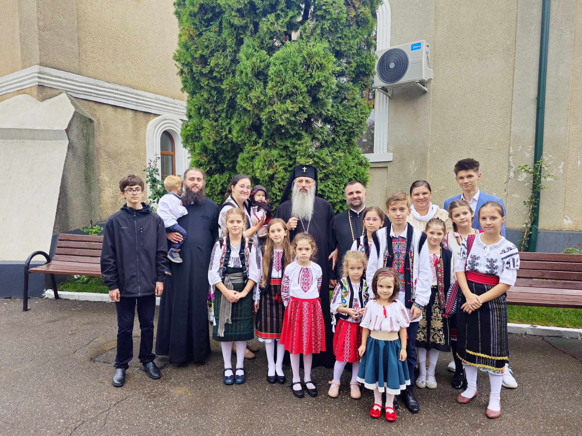 IPS Teofan la Parohia Ziua Crucii Iași