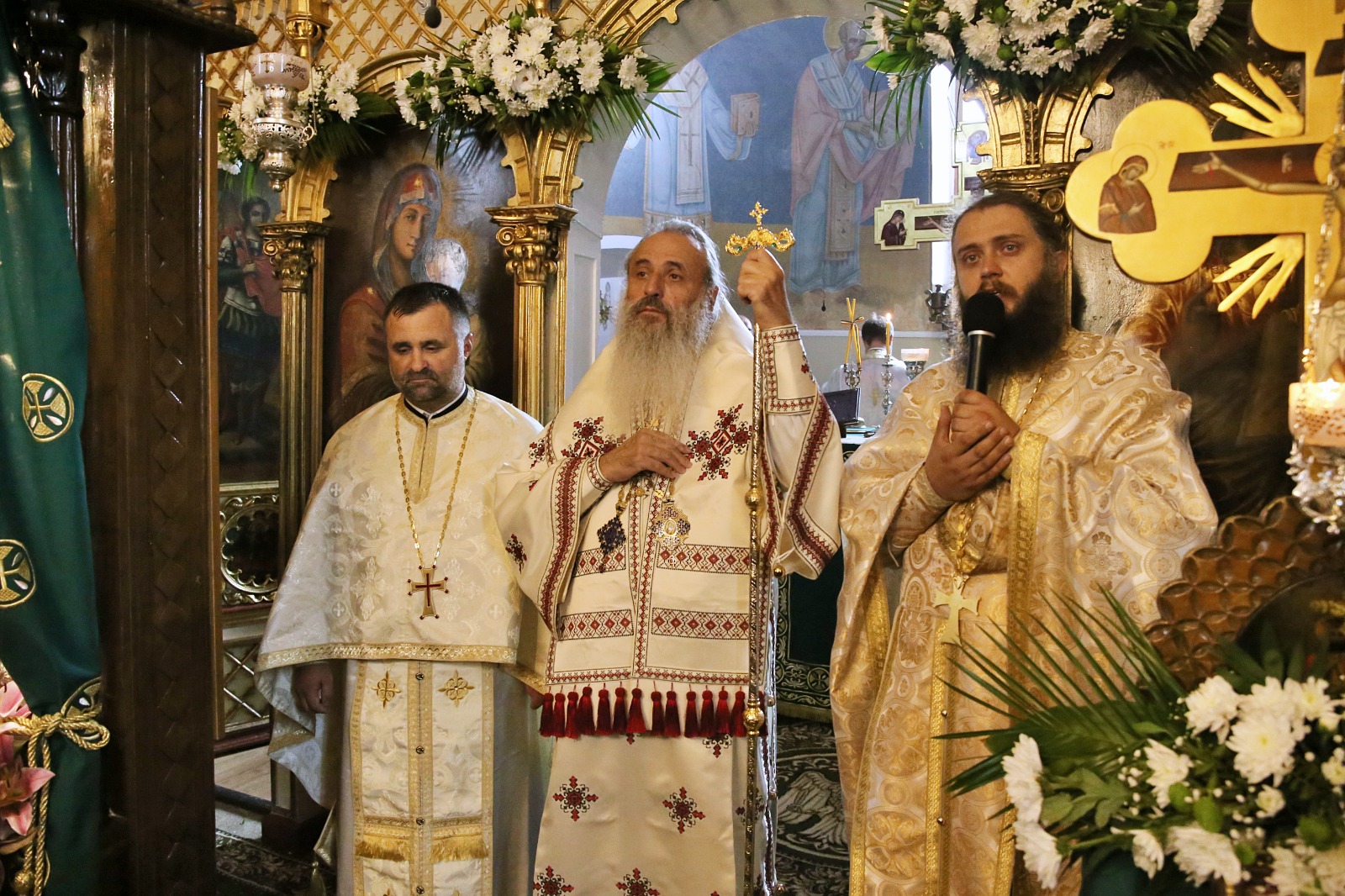 IPS Teofan la Parohia Ziua Crucii Iași