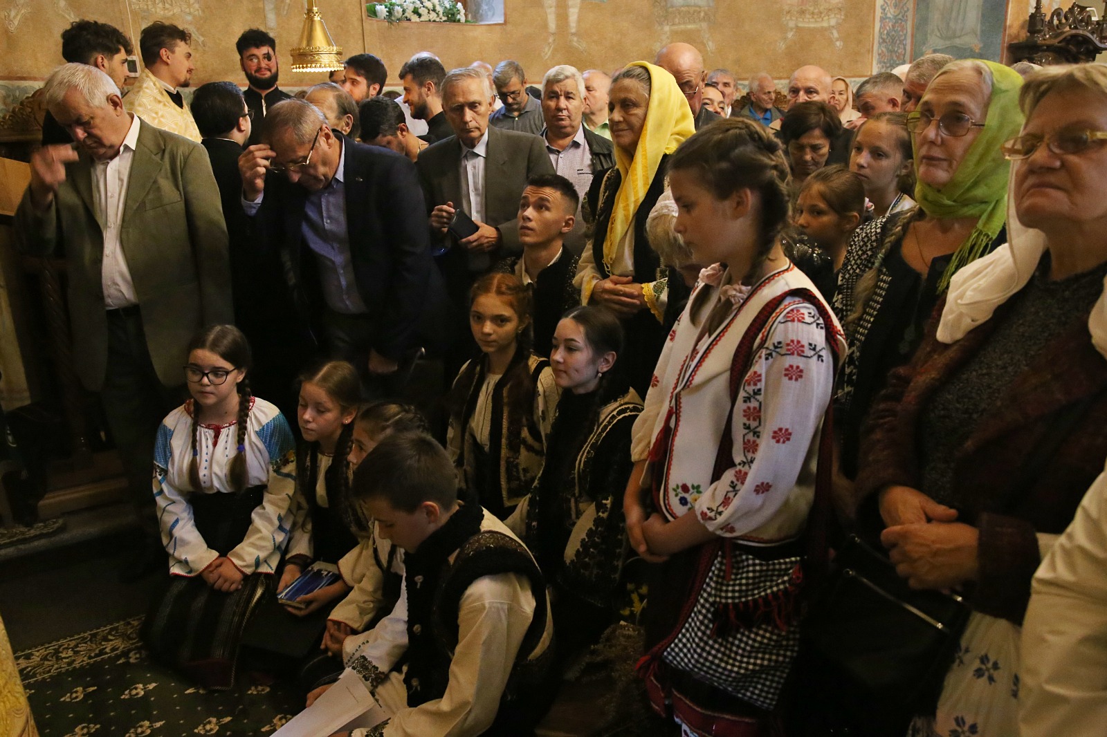 credincioși la Sfânta Liturghie