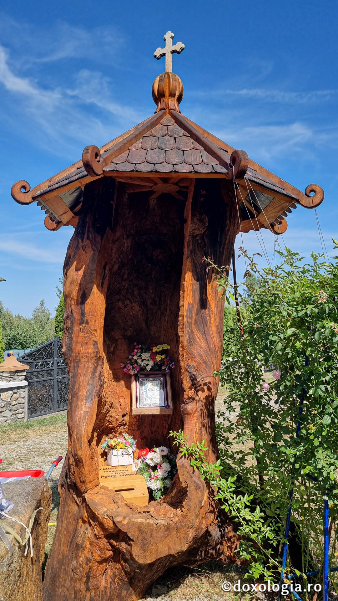 Mănăstirea „Sfinții Apostoli Petru și Pavel” – Cârțișoara, Sibiu / Foto: Crina Zamfirescu Mănăstirea „Sfinții Apostoli Petru și Pavel” – Cârțișoara, Sibiu