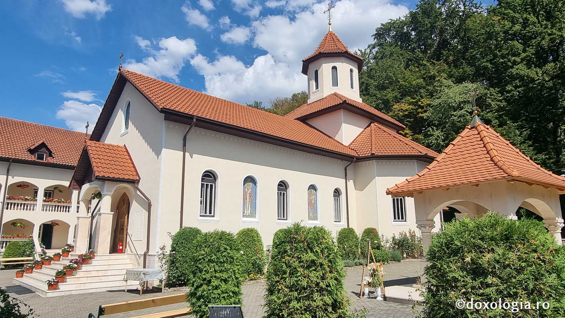 Mănăstirea „Sfântul Mare Mucenic Dimitrie” Sighișoara