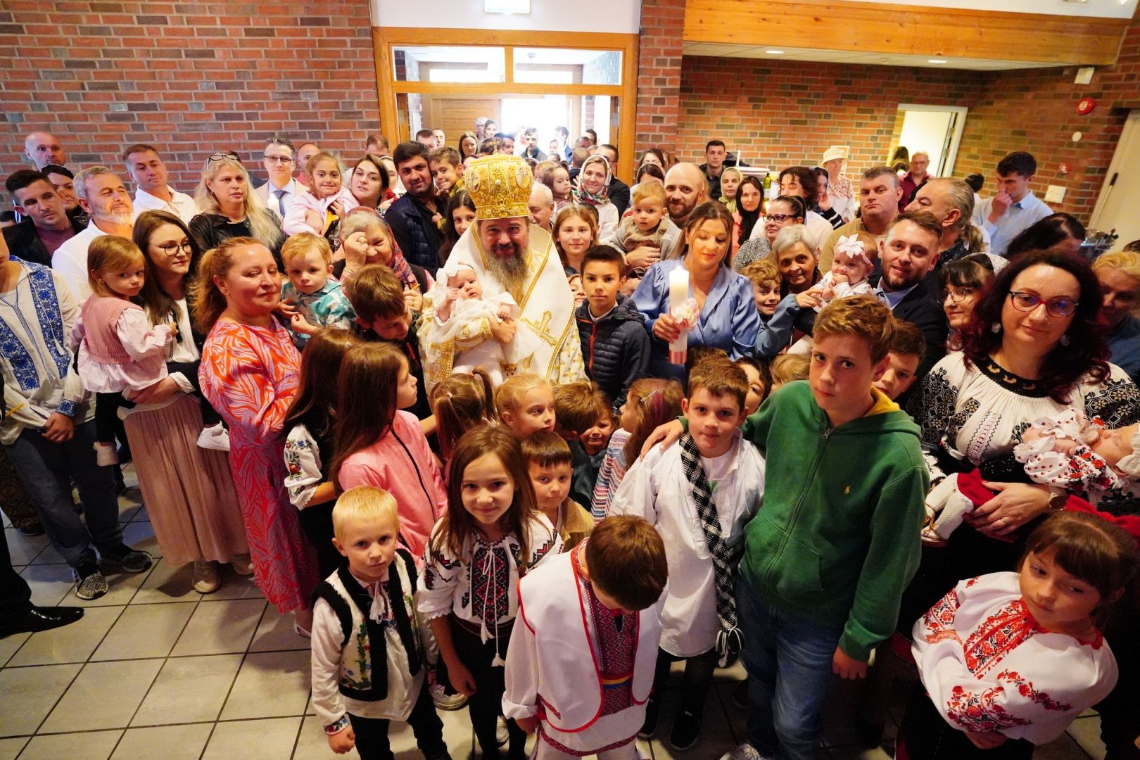 PS Macarie a botezat mai mulți copii și adulți în Suedia și Norvegia