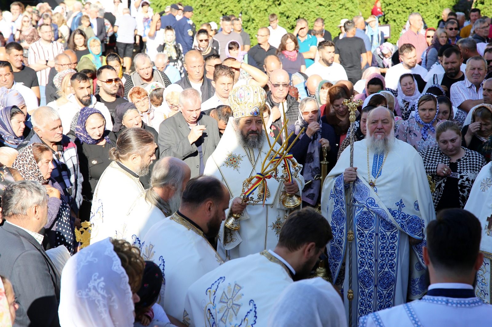 Credincioși la Hramul Mănăstirii Hadâmbu