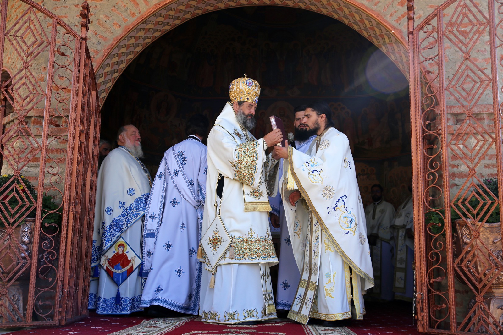 PS Nichifor la Hramul Mănăstirii Hadâmbu