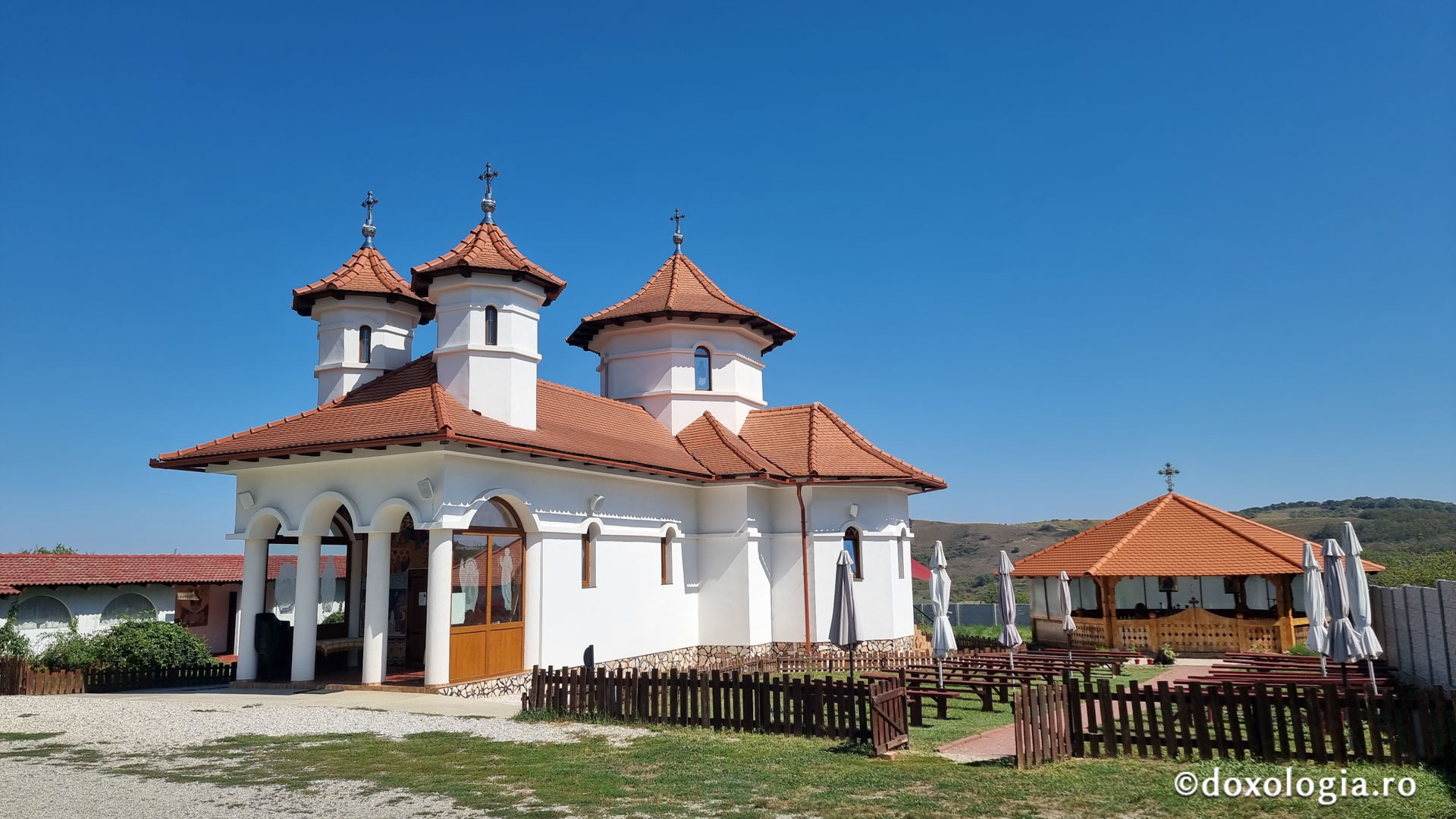 Schitul „Acoperământul Maicii Domnului” Șura Mare