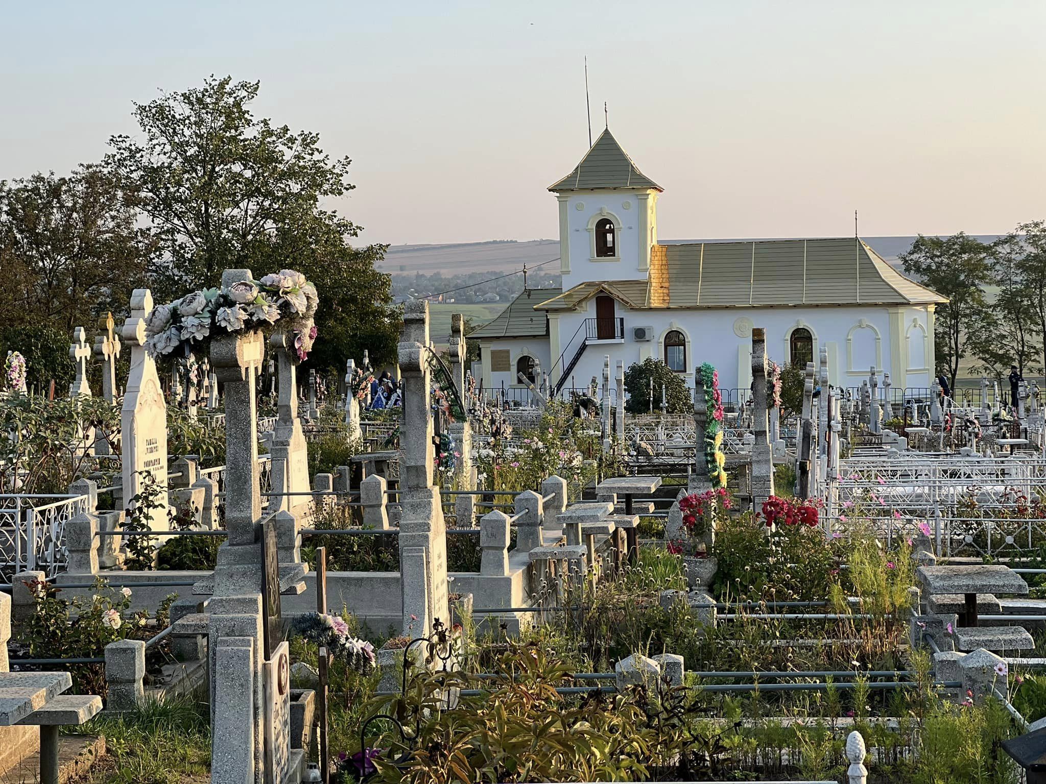 Biserica „Izvorul Tămăduirii” din Hlipiceni-Botoșani a primit veșmânt de har. Lăcașul, renovat cu sprijinul arhim. Ciprian Grădinaru