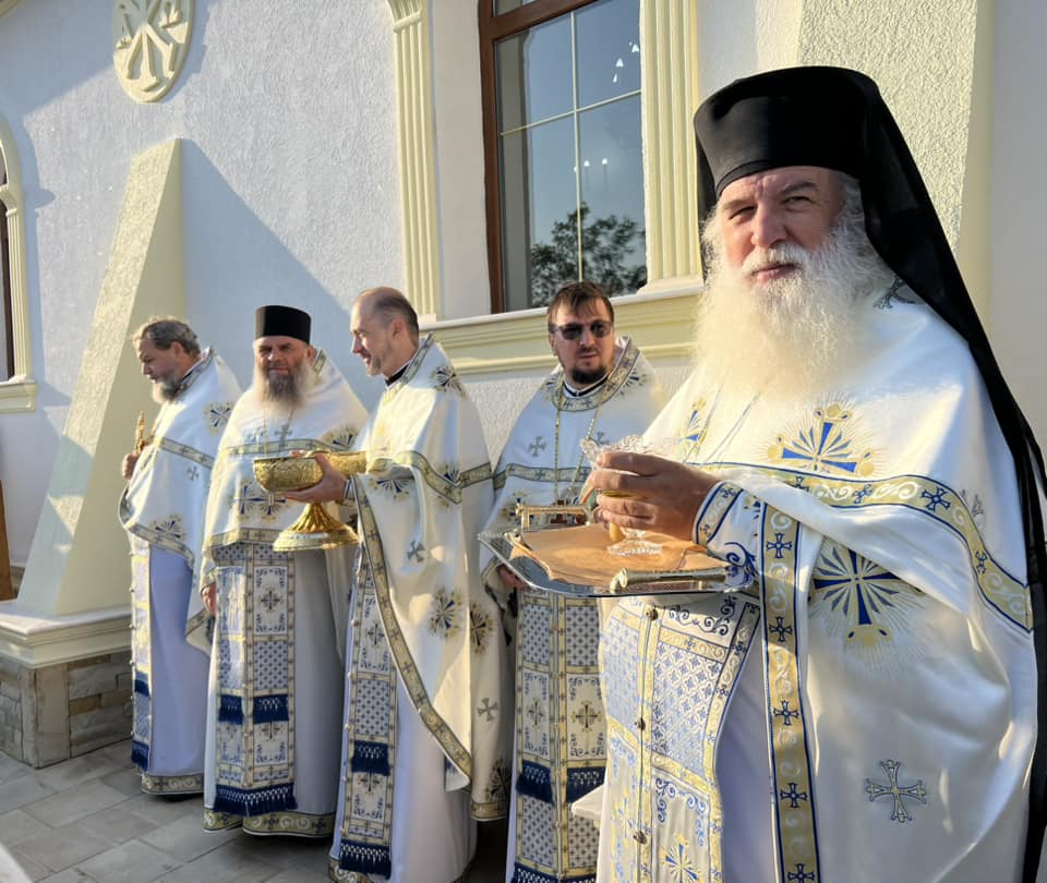 Biserica „Izvorul Tămăduirii” din Hlipiceni-Botoșani a primit veșmânt de har. Lăcașul, renovat cu sprijinul arhim. Ciprian Grădinaru