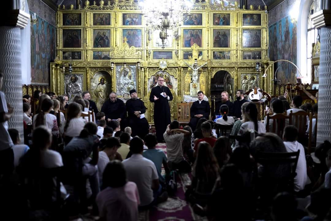 „Tabăra bucuriei de sub cerul belceștean”