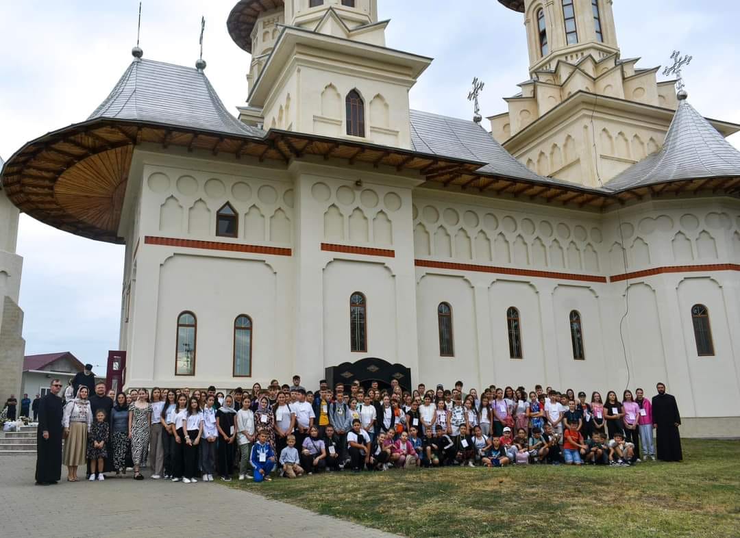 „Tabăra bucuriei de sub cerul belceștean”