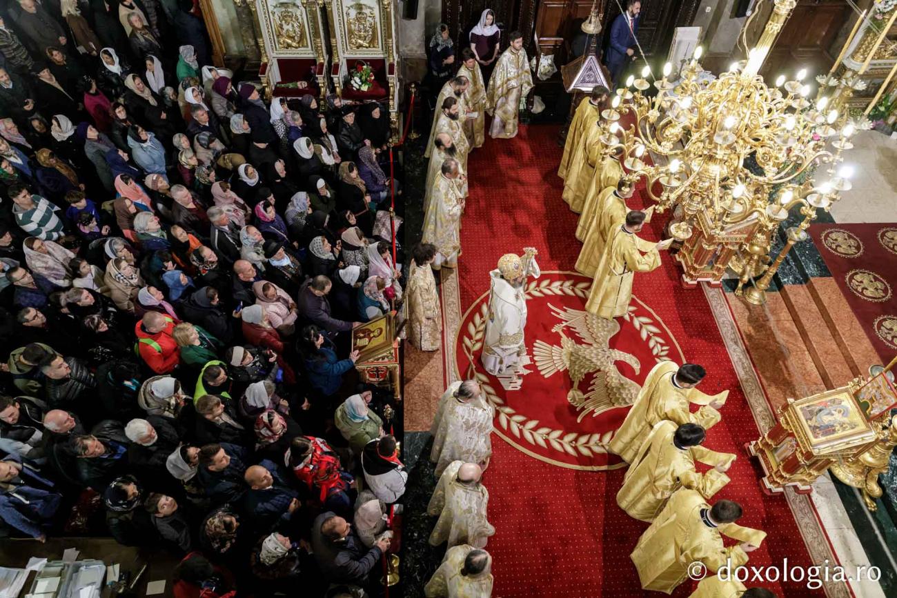 Slujbă arhierească și hirotonie întru preot, în ajunul sărbătorii Sfintei Parascheva, la Catedrala Mitropolitană