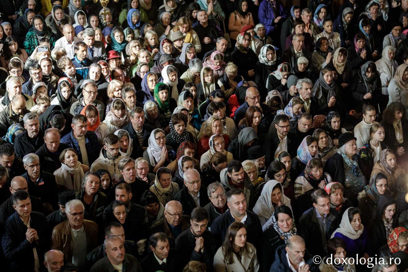 Slujbă arhierească și hirotonie întru preot, în ajunul sărbătorii Sfintei Parascheva, la Catedrala Mitropolitană