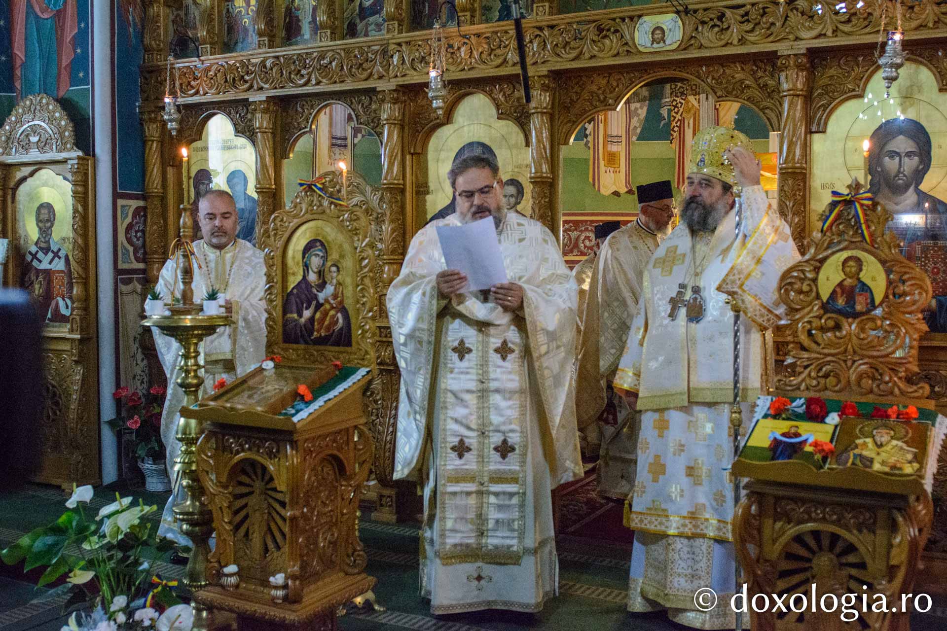 Slujire arhierească la Biserica „Sfântul Spiridon” din Târgu Neamț