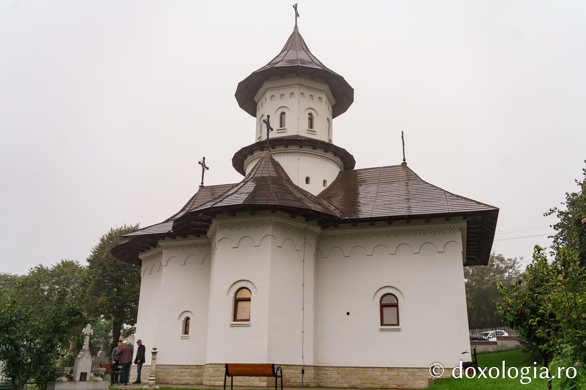 Doi ierarhi au sfințit biserica Parohiei „Sfântul Ierarh Nicolae” din Ciulinești - Probota