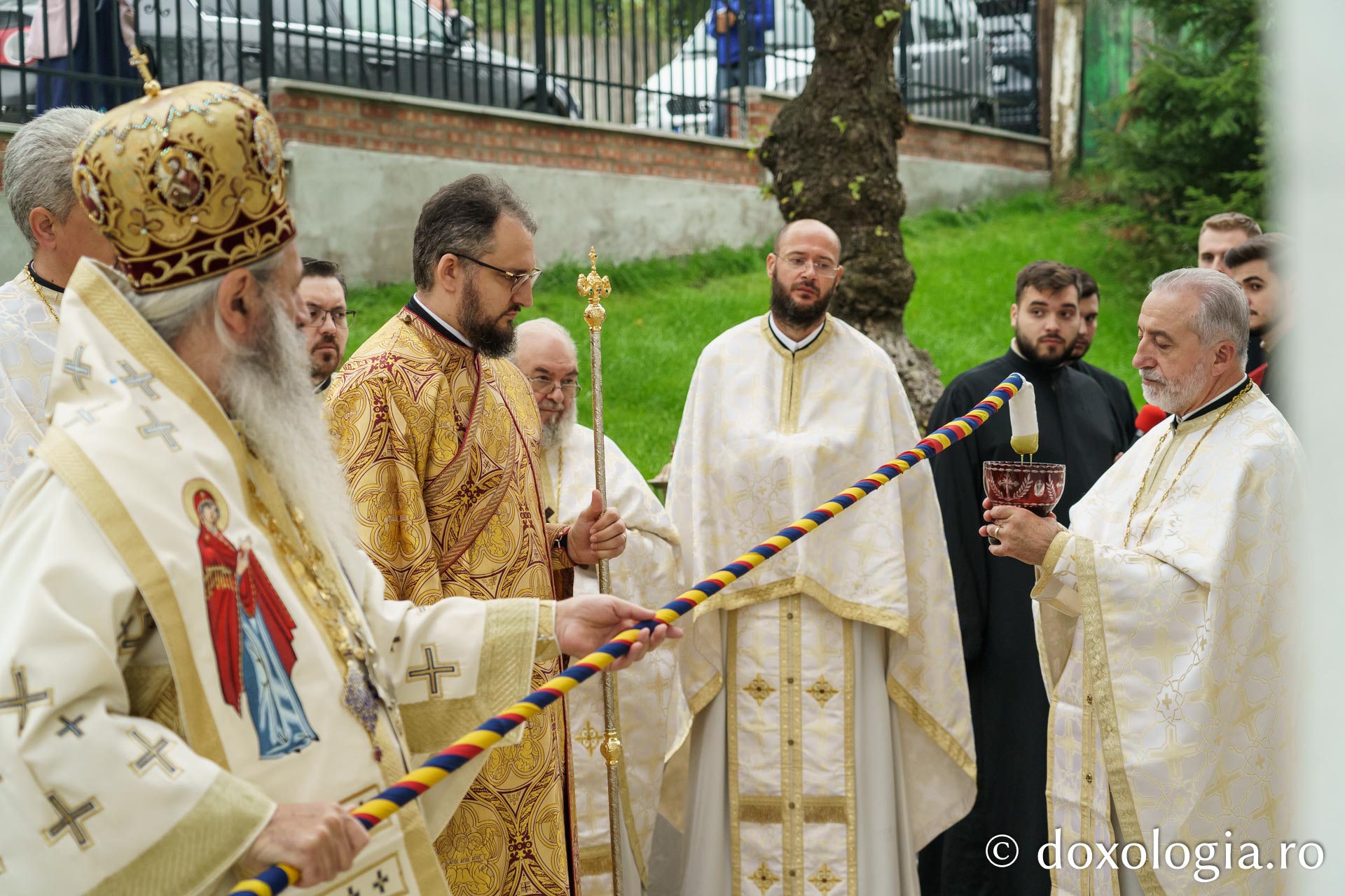 Doi ierarhi au sfințit biserica Parohiei „Sfântul Ierarh Nicolae” din Ciulinești - Probota