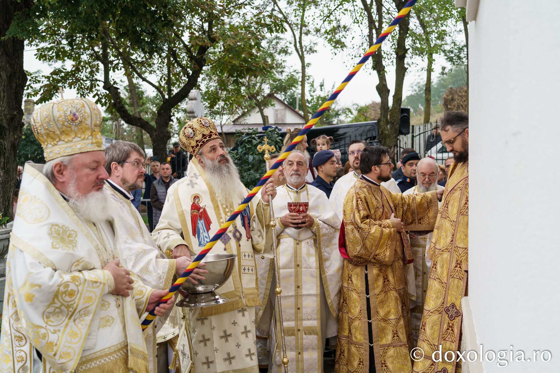 Doi ierarhi au sfințit biserica Parohiei „Sfântul Ierarh Nicolae” din Ciulinești - Probota