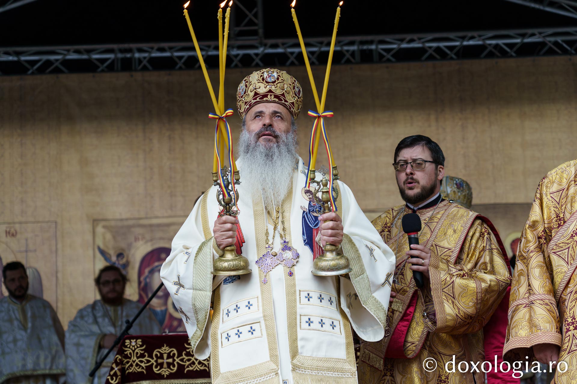 Doi ierarhi au sfințit biserica Parohiei „Sfântul Ierarh Nicolae” din Ciulinești - Probota